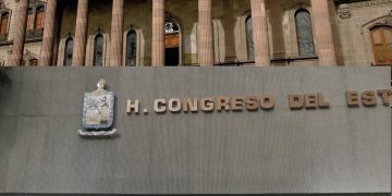 El gobierno de Nuevo León y el PRIAN inician negociaciones para definir a gobernador interino de Nuevo León